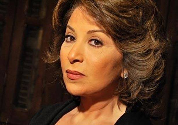 صور عفوية لبوسي وعائلتها من داخل منزلها