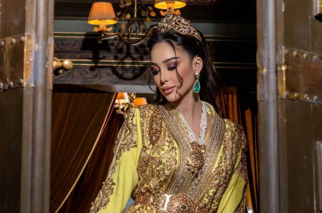 بسمة بوسيل تحيّر الجمهور بصورة عائلية وتعليقات خاصة.. هل عادت لتامر حسني؟