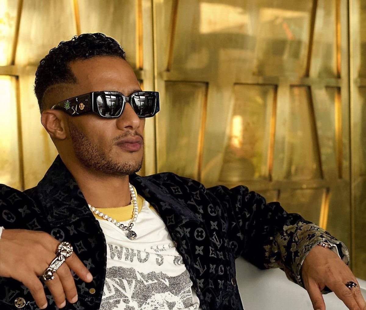 بالفيديو - الجمهور يحتشد حول محمد رمضان بعد إطلاق سراحه من المحكمة