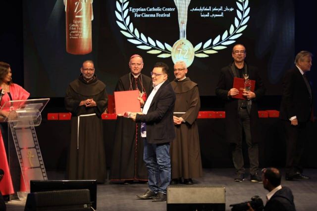 عبد الرحيم كمال يتلقى جائزة الإبداع من المركز الكاثوليكي