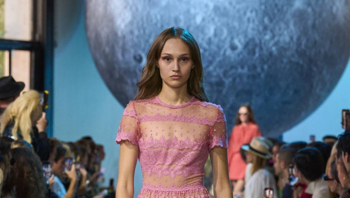 FASHION WITH LOVE: القطع الأساسية التي يجب اقتناءها