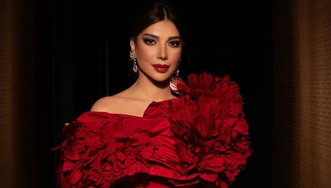 شعر أشقر طويل أم بنّي قصير... ما هو المناسب لأصالة نصري؟