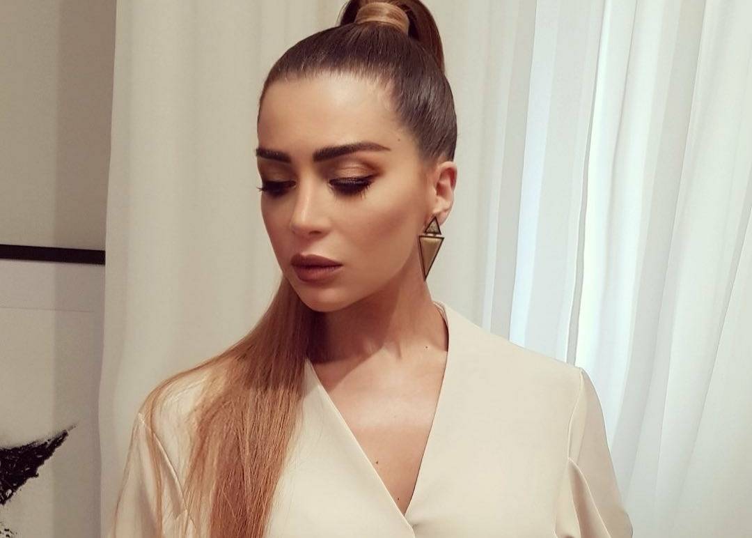 تغيّر كبير في ملامح مي عز الدين... تجميل ام وزن زائد؟