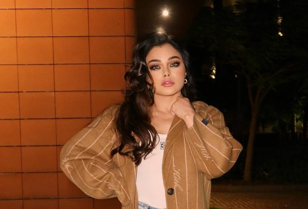 هيفاء وهبي تحيّر الجمهور بملامحها... مكياج أم فوتوشوب؟