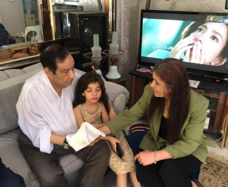 بالصور - تعاطف كبير مع ابنة حلمي بكر الصغرى... هكذا تعامل معها شقيقها