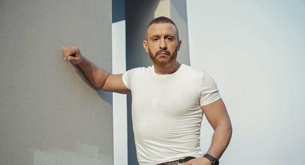 بالفيديو - أحمد السقا يعيد للجمهور ذكريات 