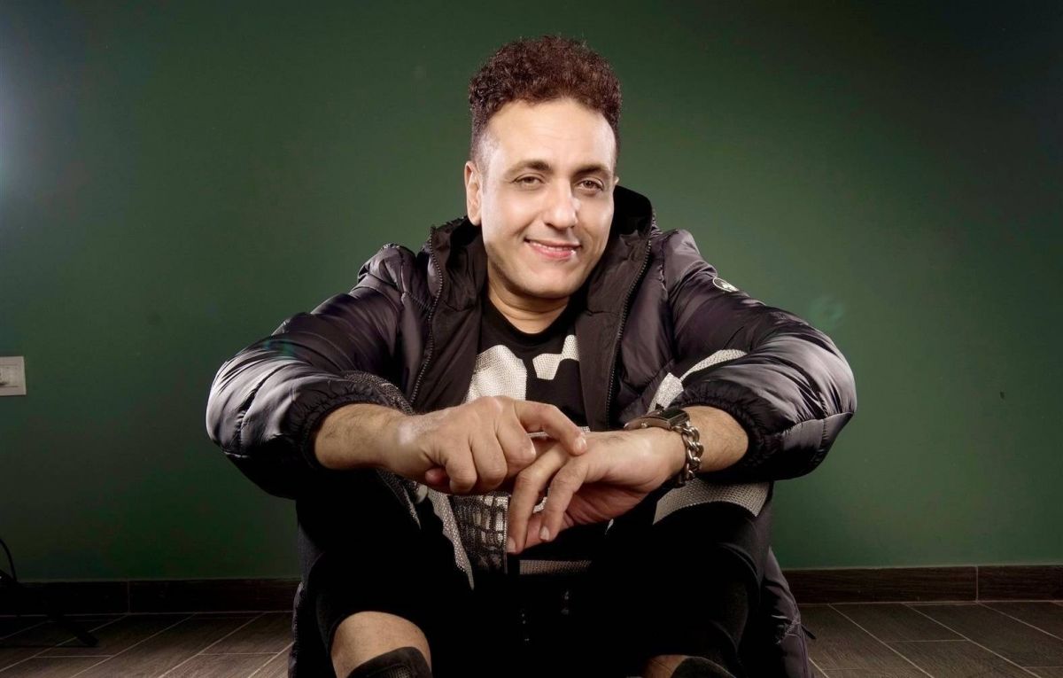 بعد عودته عن قرار الاعتزال... محمد رحيم: لا مجال للمقارنة بين أنغام وشيرين عبد الوهاب