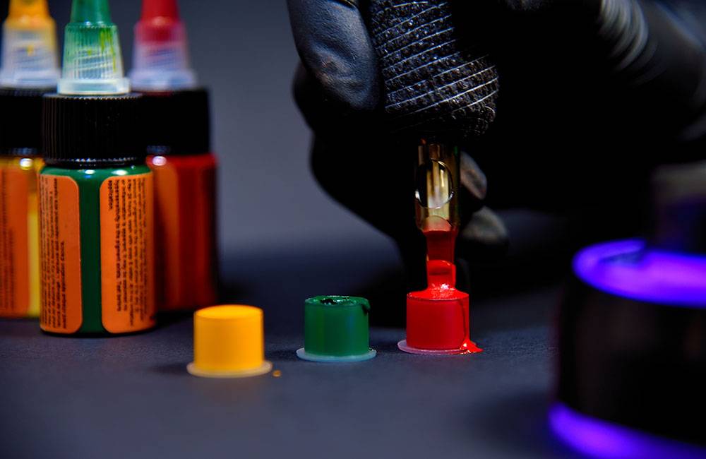 لعشّاق الوشوم... احذروا من مواد خطِرة في الأحبار!