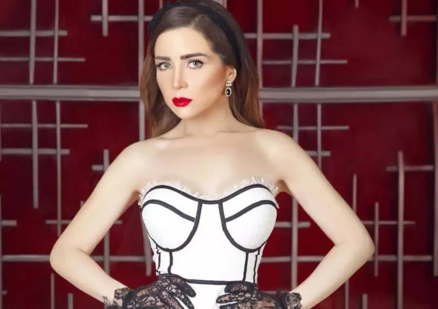 مي عز الدين تكشف لـ