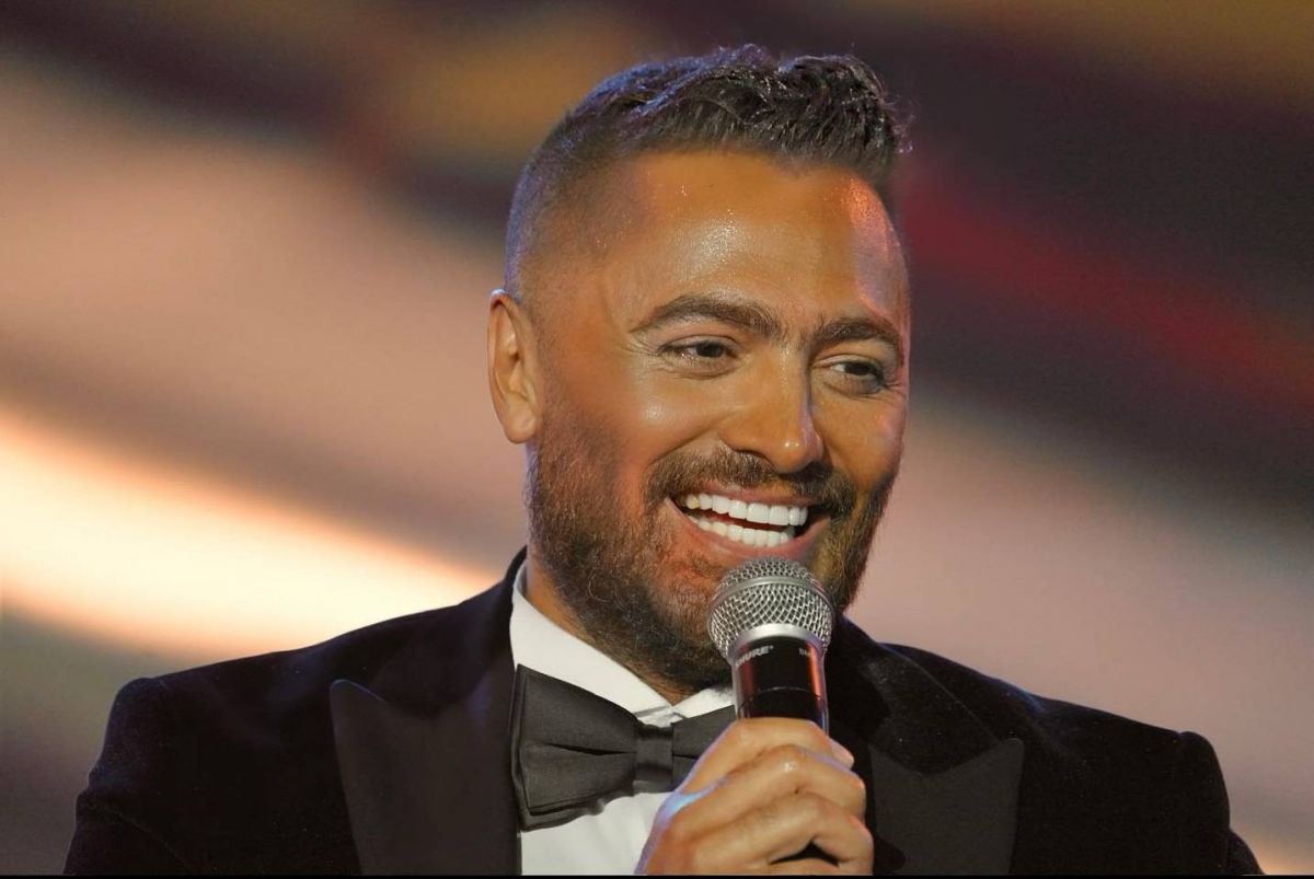 بالفيديو - تامر حسني يدعم طفلاً مصاباً بمرض نادر وشاباً من ذوي الهمم