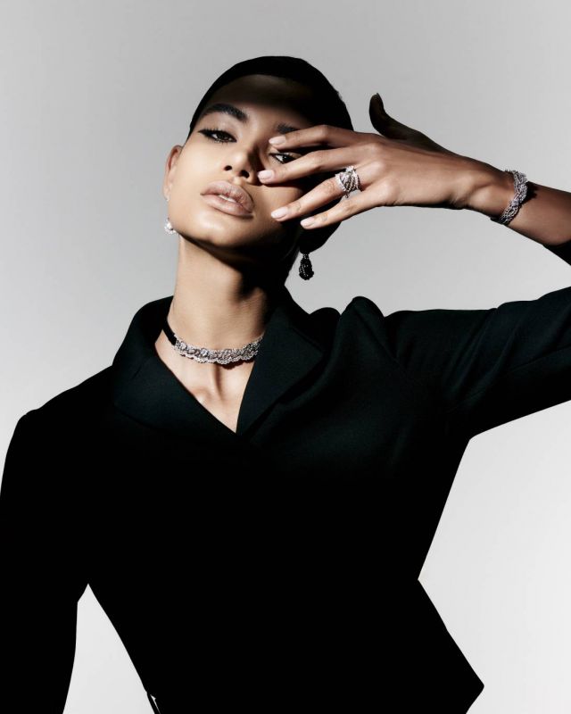 عقد، سوار وأقراط Archi Dior من الذهب الأبيض والماس من Dior Fine Jewellery 