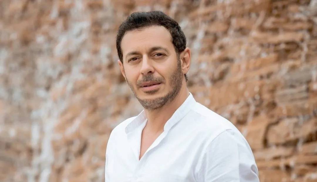 بالفيديو - مصطفى شعبان بلفتة إنسانية تجاه بطلة أولمبية من ذوي الهمم