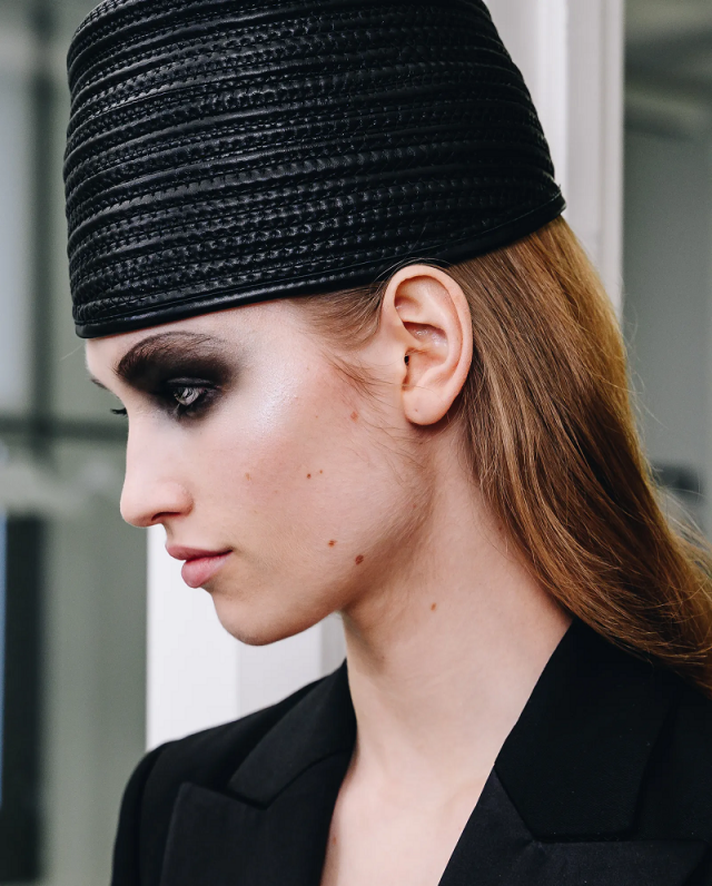 تعلمي بالخطوات كيفية تطبيق مكياج سموكي آسر