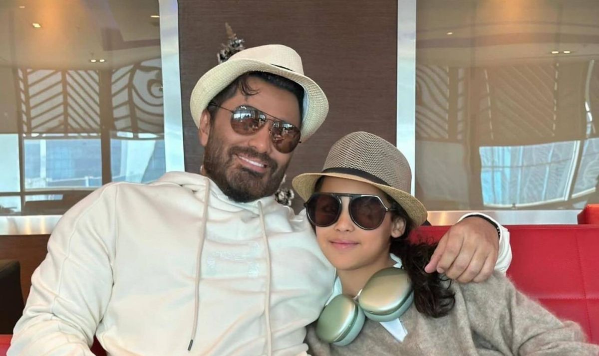 بالفيديو - تامر حسني يدعم إبنته ويرقص معها بطرافة