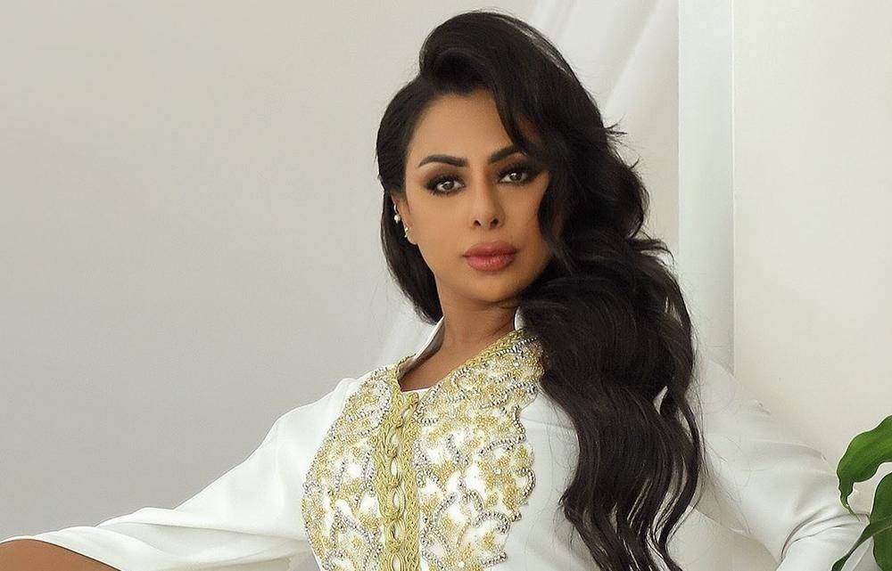 بالفيديو - هند البلوشي ترقص بالساري الهندي في 