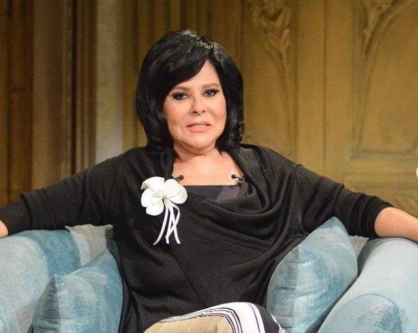 بالفيديو - إسعاد يونس تردّ على اتهامها ببيع تراث السينما المصري... وهكذا وصفت علاقتها بشريهان وزوجها