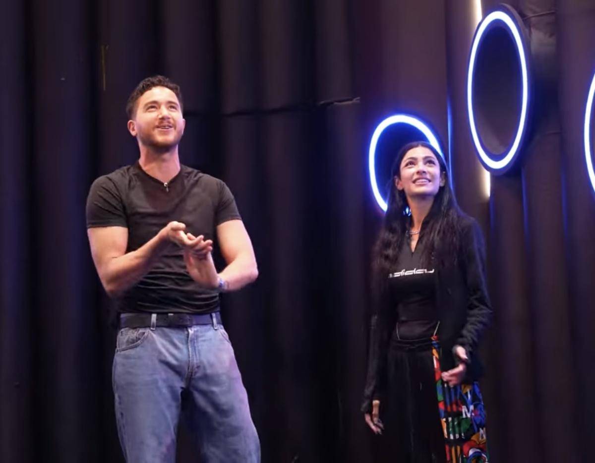 بالفيديو - اهتمام أحمد مالك وحمايته لهدى المفتي في مقلب رامز جلال يثير الجدل