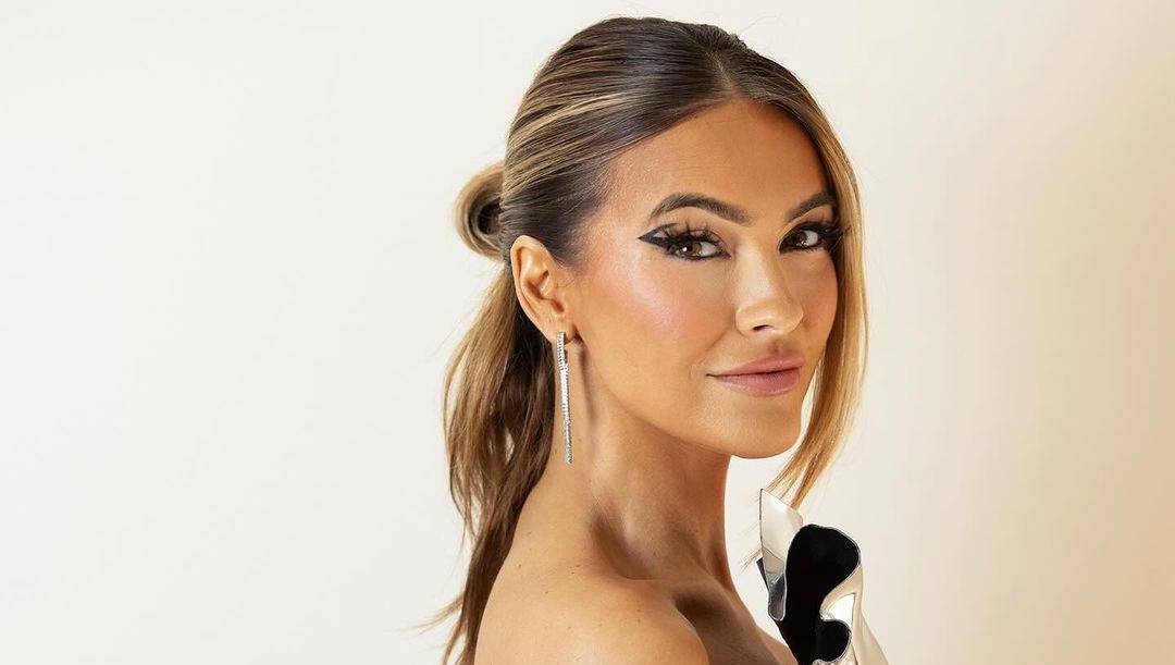 نجمة عالمية بإطلالة مختلفة وغير تقليدية في حفل GLAAD السنوي