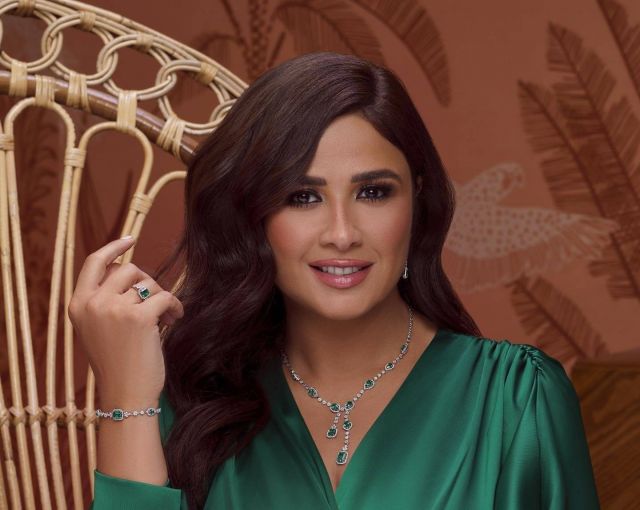 ياسمين عبد العزيز