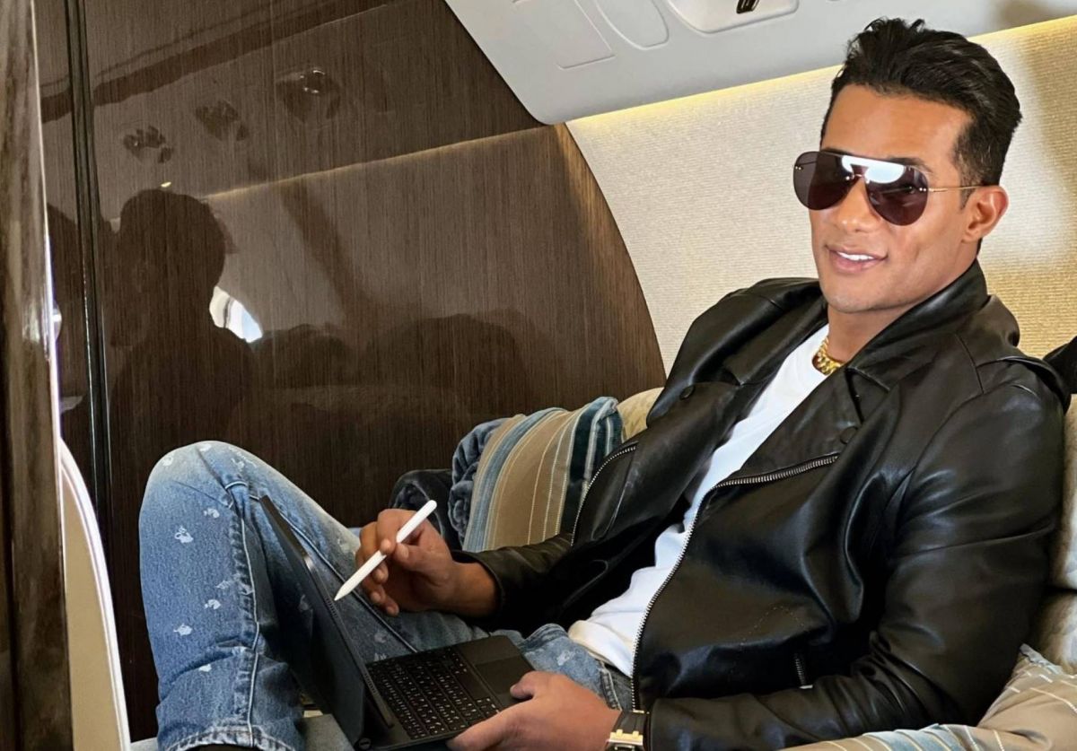 بالفيديو - محمد رمضان ينفعل على مدير فندق لهذا السبب