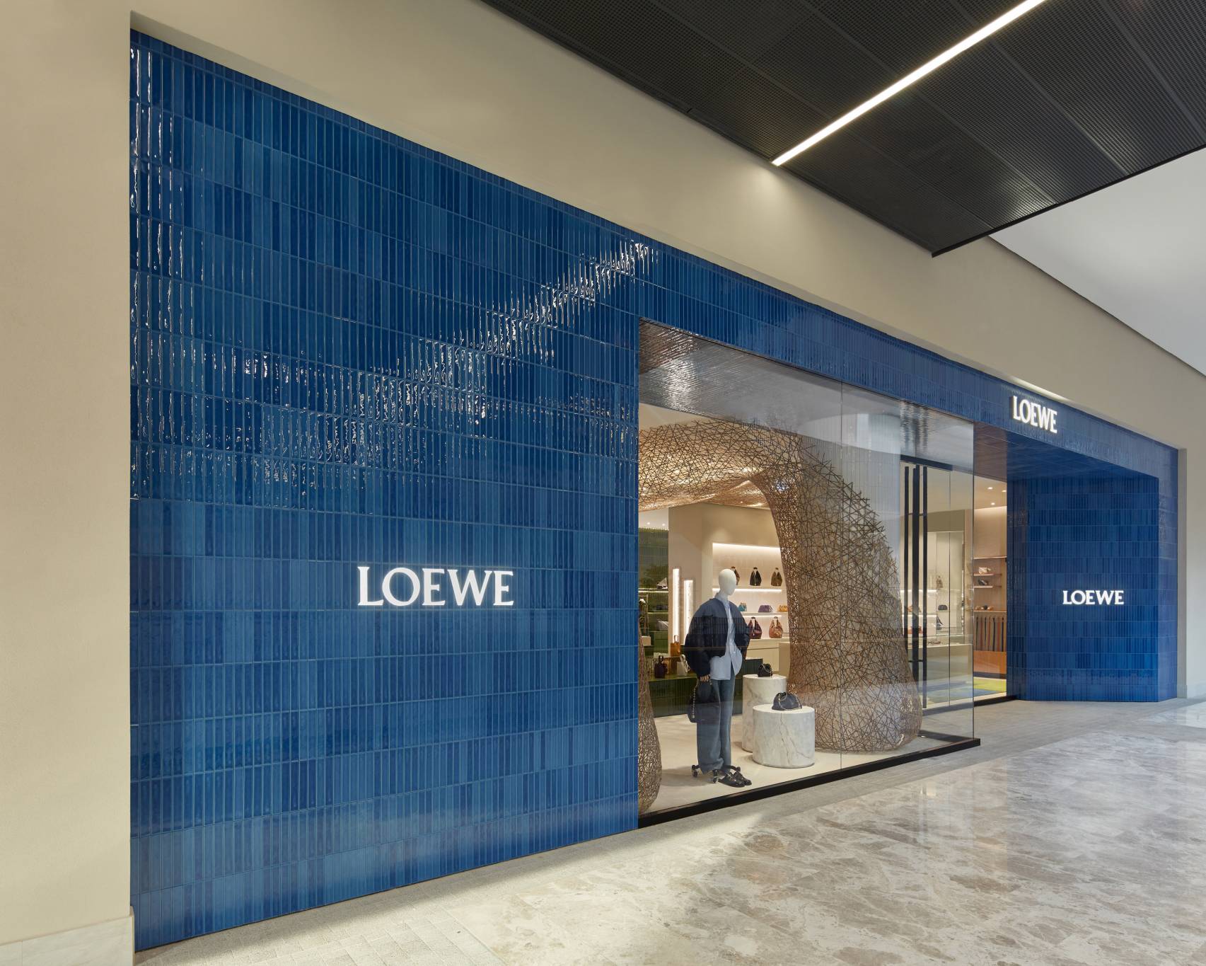 LOEWE تفتتح متجرها الجديد في المنامة بالبحرين | مجلة لها