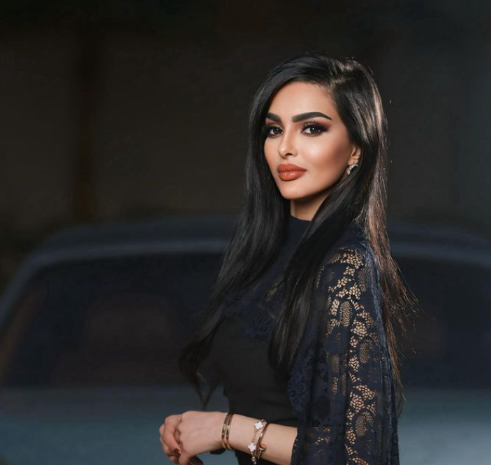تألّقي بإطلالات ملكة جمال السعودية رومي القحطاني... البساطة والأنوثة