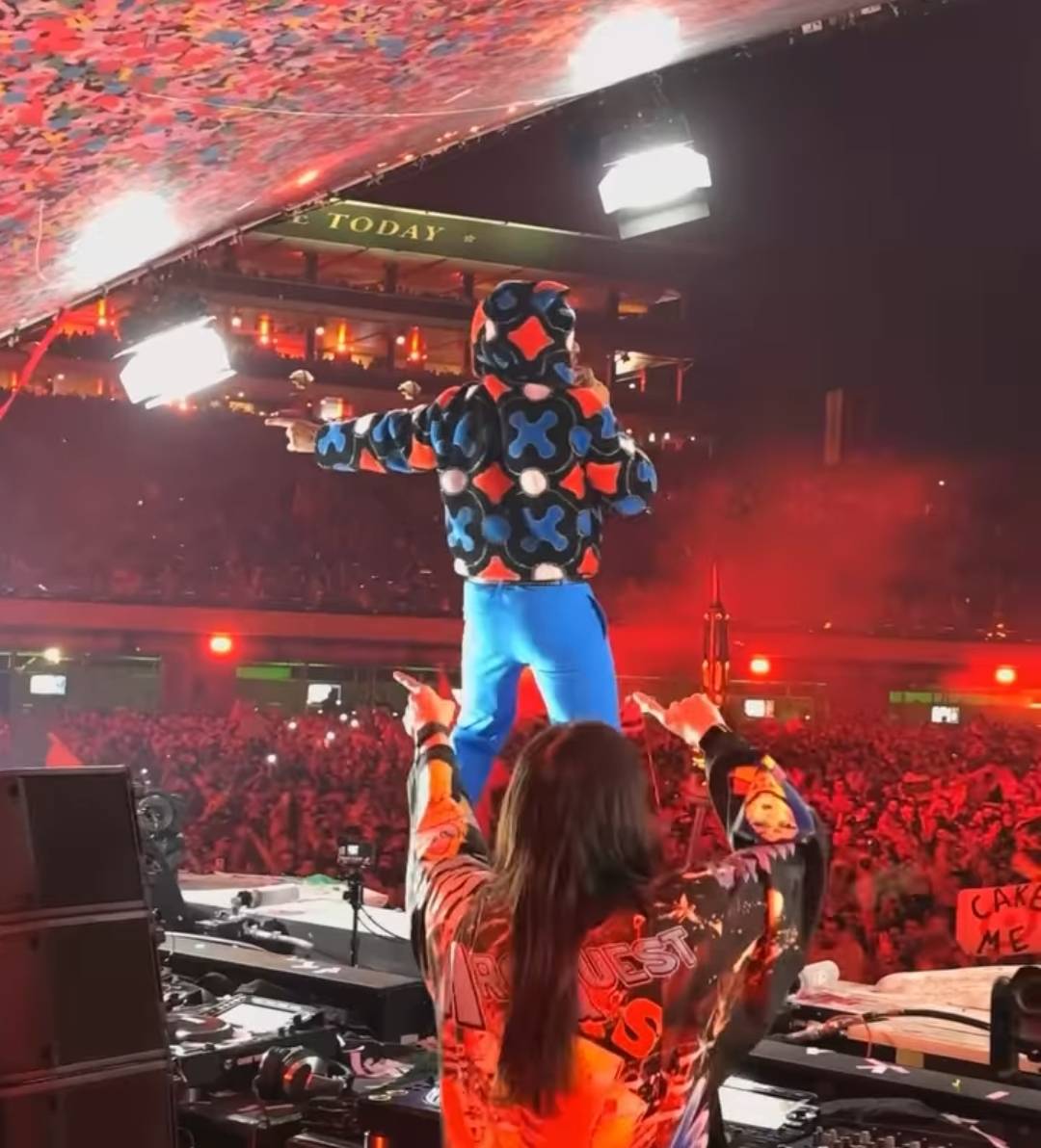 بالفيديو - مغنّي راب عالمي يعتنق الإسلام في المسجد