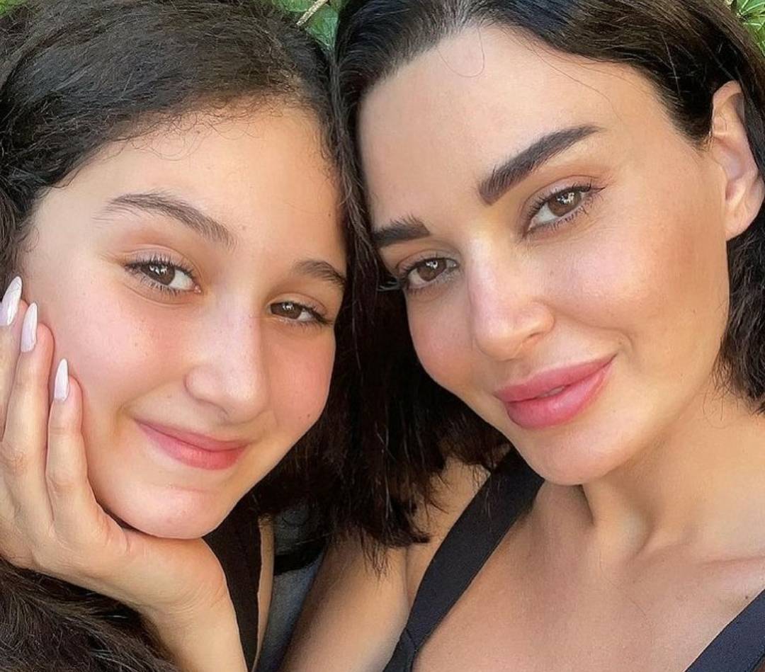 بالصور - ابنة سيرين عبد النور كبُرت وباتت شابة جميلة... هل تشبهها؟