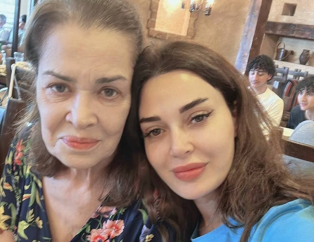 سيرين عبد النور تودع والدتها بصورة تفطر القلب