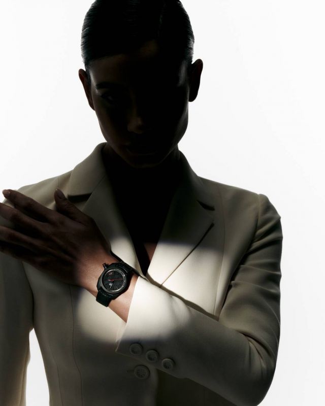 ساعة Chiffre Rouge Black Ultra Matte بقطر 38 مم، وحركة أوتوماتيك، مصنوعة من الفولاذ مع حزام مطّاطي أسود اللون من Dior Timepieces 