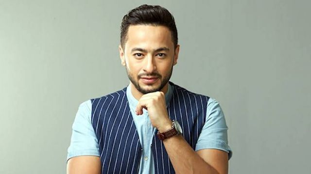 حمادة هلال يسخر من شخصيات 