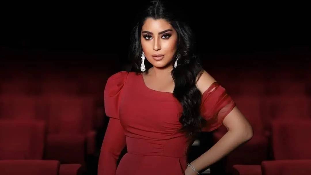 بالفيديو - أيتن عامر تتألق مع تامر حسني في حفل العين السخنة