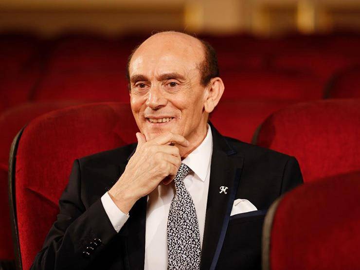 محمد صبحي يوجه انتقادات قاسية بسبب الفارق بين أجر المعلّم والممثل