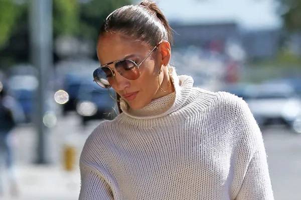 جينيفر لوبيز بأغلى حقيبة يد في العالم: نصف مليون دولار