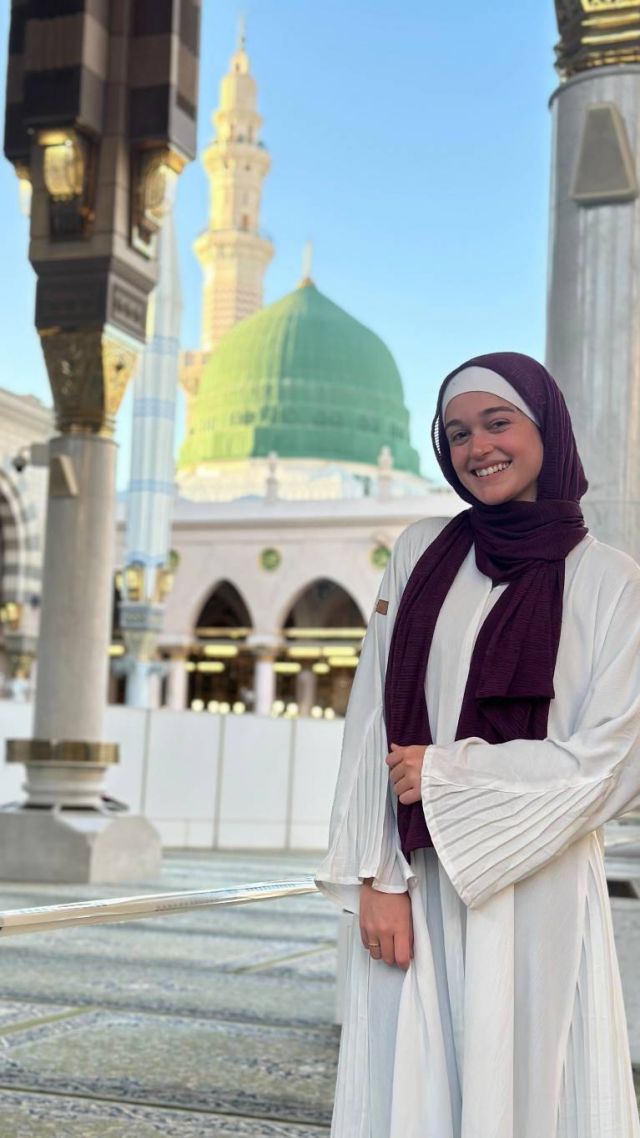 نور إيهاب في الحرم النبوي الشريف