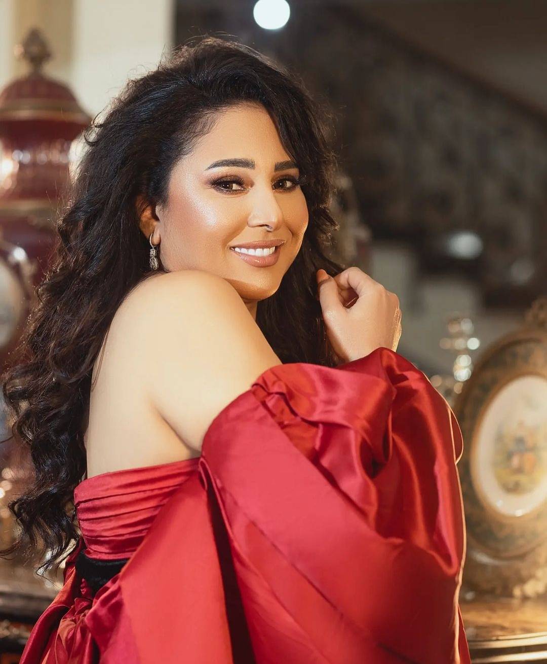 رحاب الجمل تكشف العمل الذي ندمت عليه وموقفها من رؤية نجلها لمشاهدها الجريئة  | Laha Magazine