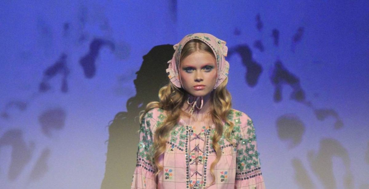 التطريزات والزخرفات... إليكِ أهم الصيحات وطرق تنسيقها