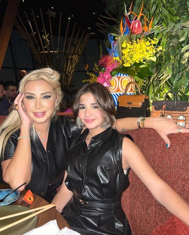 ابنة جويل مردينيان تضجّ أنوثةً بفستان أنيق ومكياج يُبرز جمالها