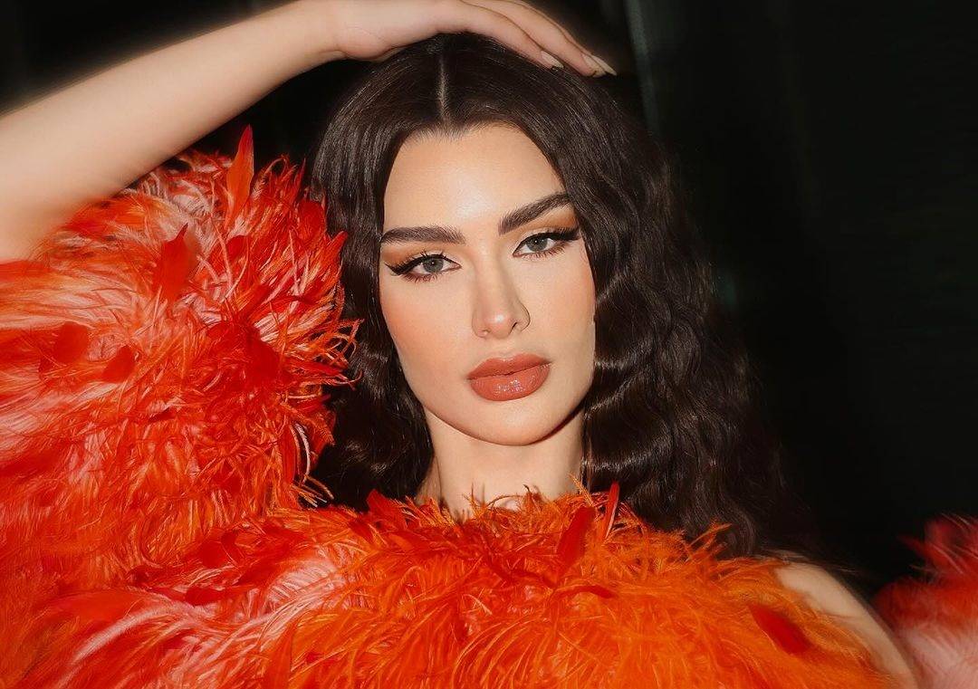 بالفيديو - روان بن حسين تتألق بفستانين مختلفين وتكشف سرّ نحافتها الزائدة