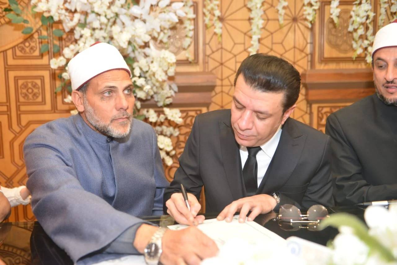 مصطفى كامل يوقّع على عقد قران ابنته