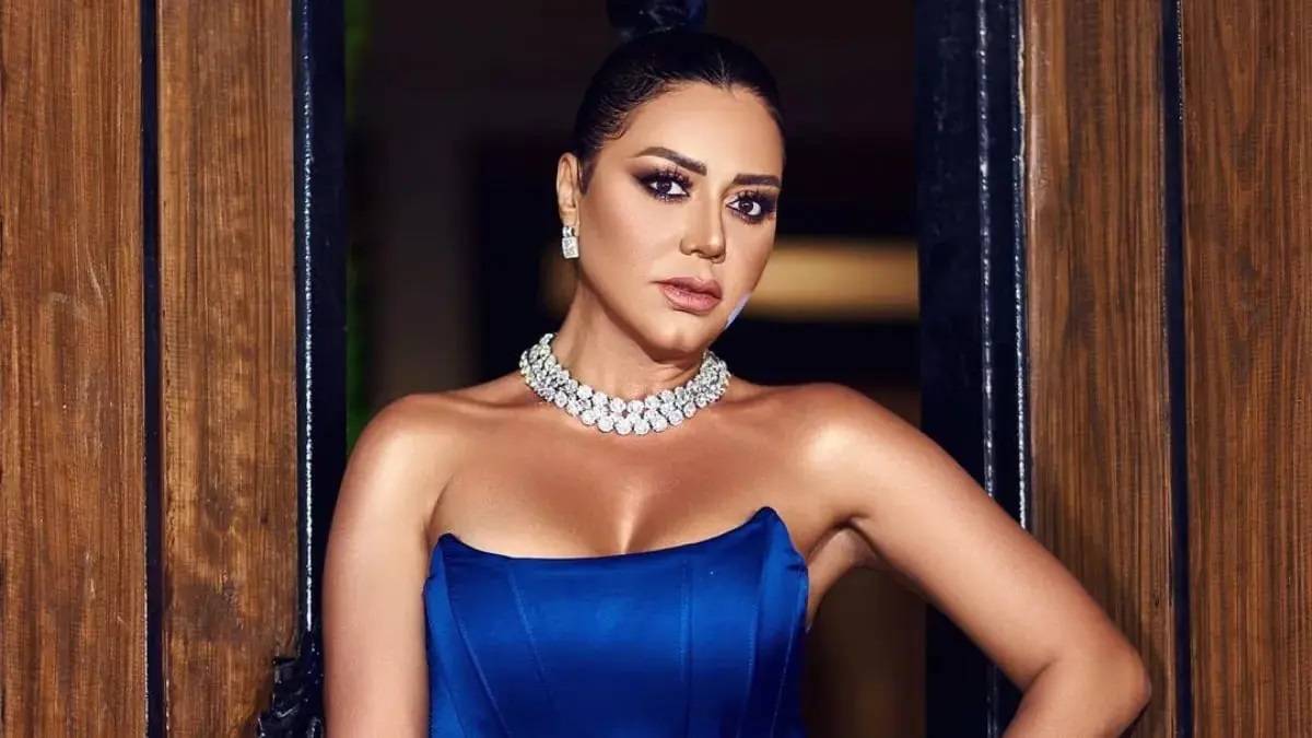 بالفيديو - رانيا يوسف بالفستان الذي اضطرت إلى تغييره في 