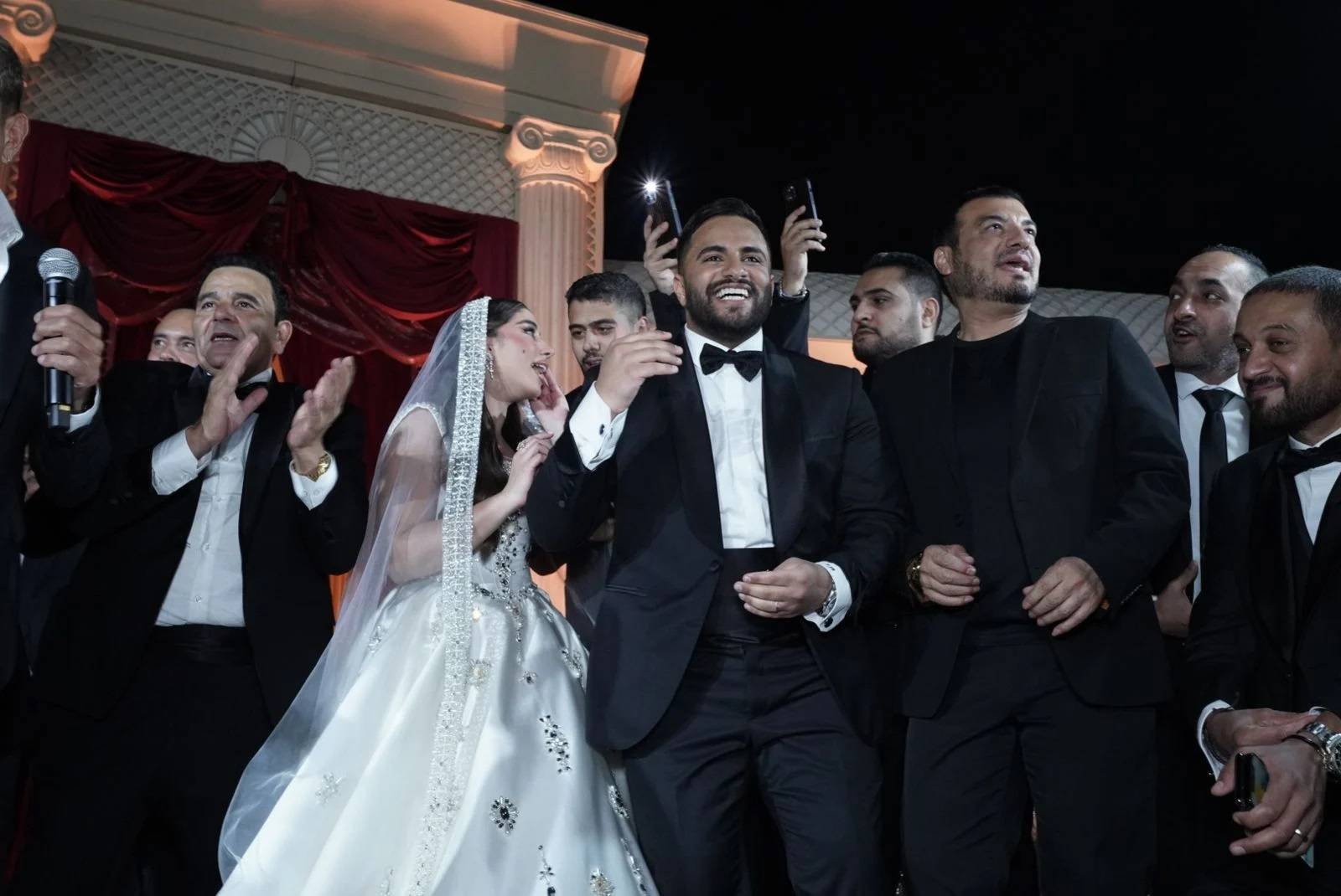 إيهاب توفيق يحيي حفل زفاف نجل محمد فؤاد