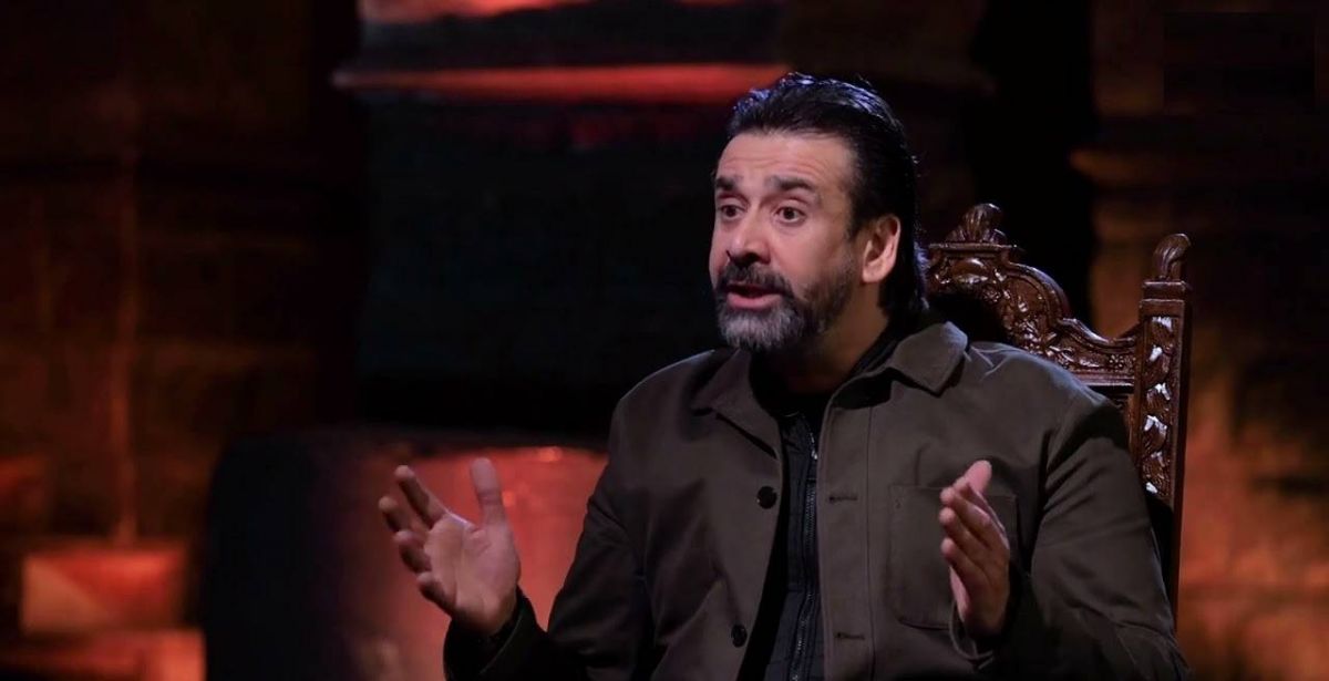 بالفيديو - كريم عبد العزيز يصف 