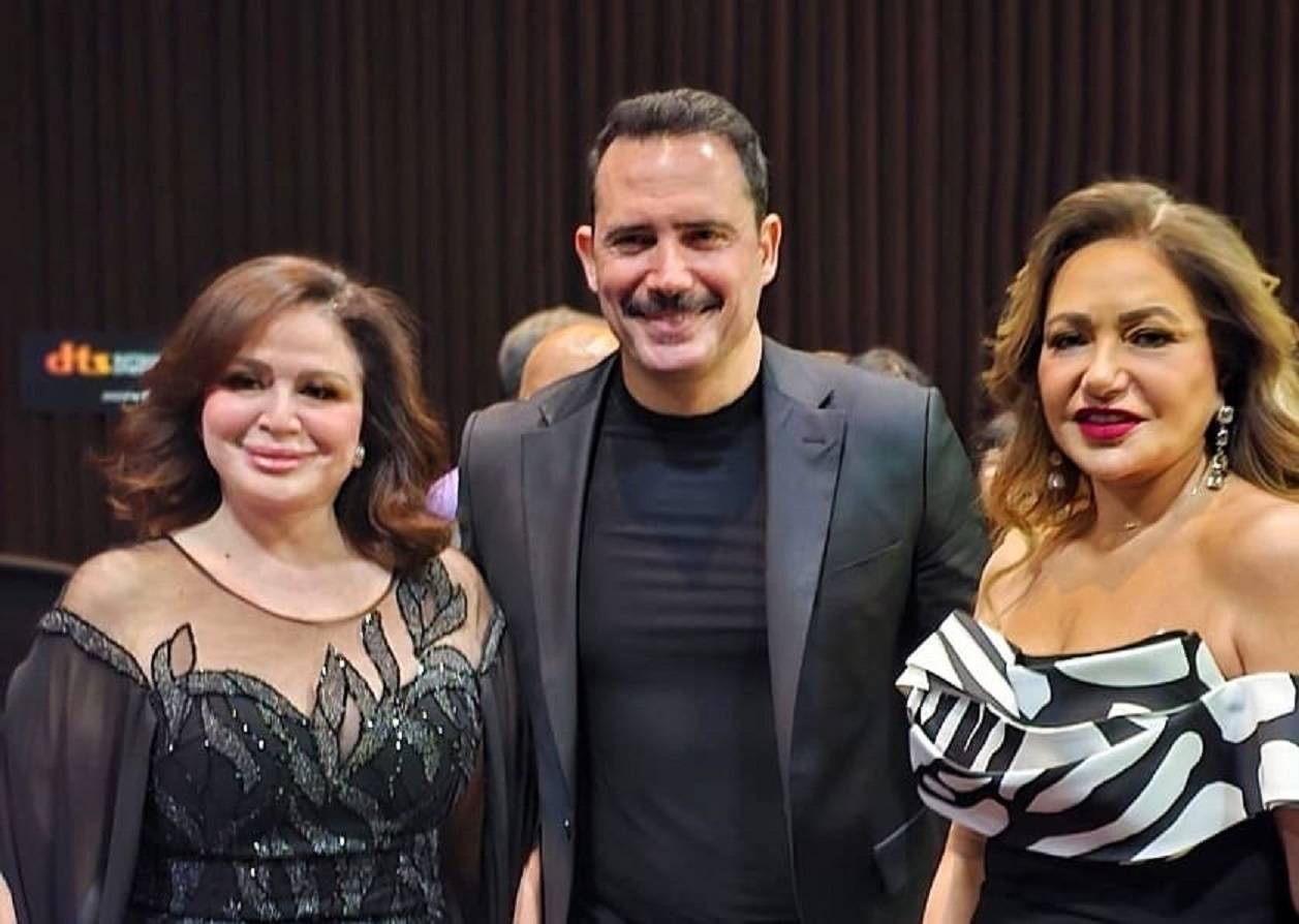إلهام شاهين وليلى علوي مع ظافر العابدين في 