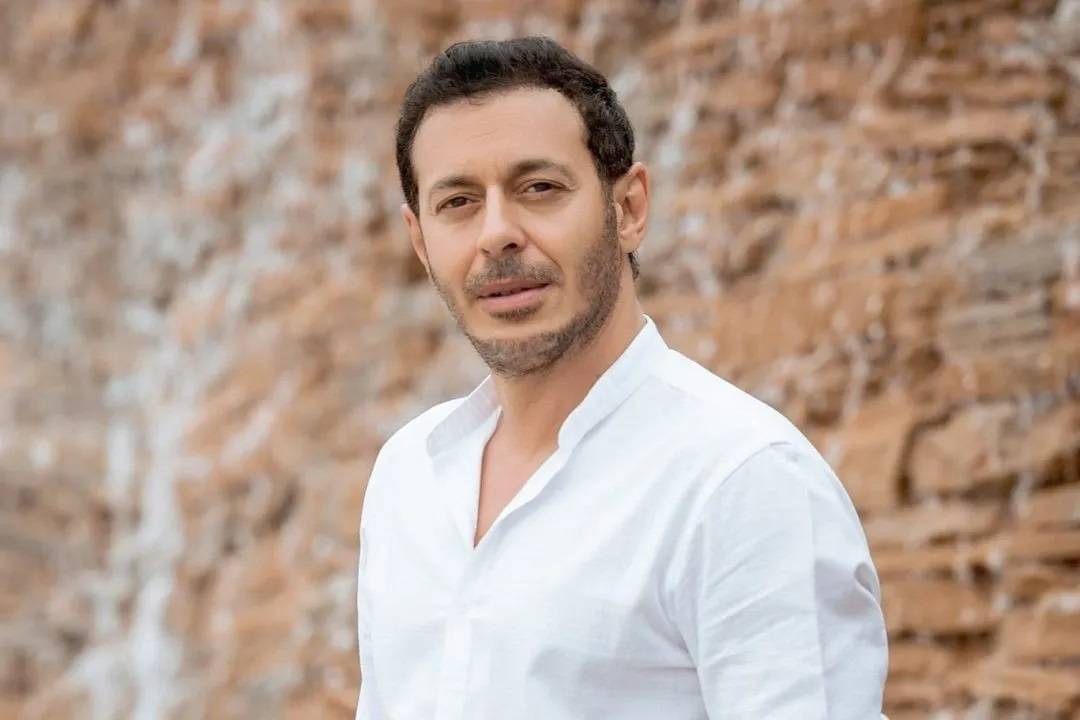 حقيقة زواج مصطفى شعبان من مديرة أعمال عمرو دياب السابقة!