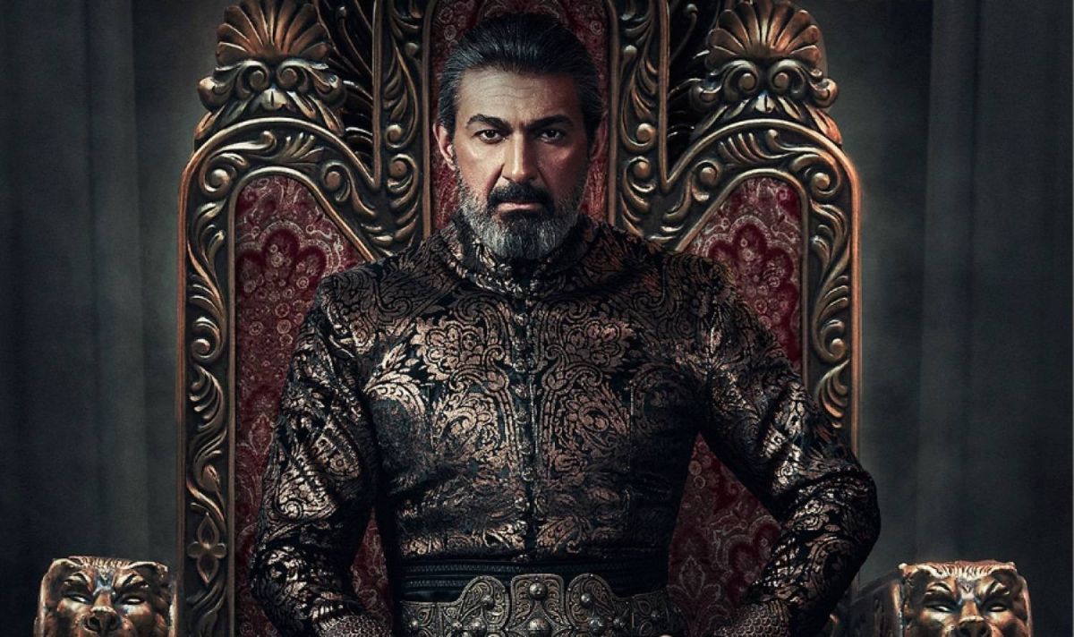 ياسر جلال يكشف سراً عن مخرج مسلسل 