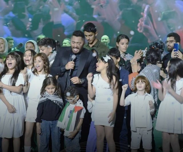 تامر حسني يتألق مع الأطفال في احتفالية تحرير سيناء