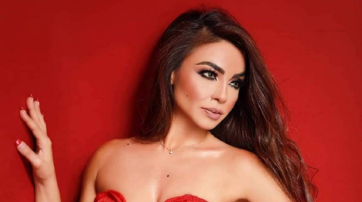 دوللي شاهين تفجر مفاجأة عن بدايتها وتهديدها من فنانة شهيرة!!