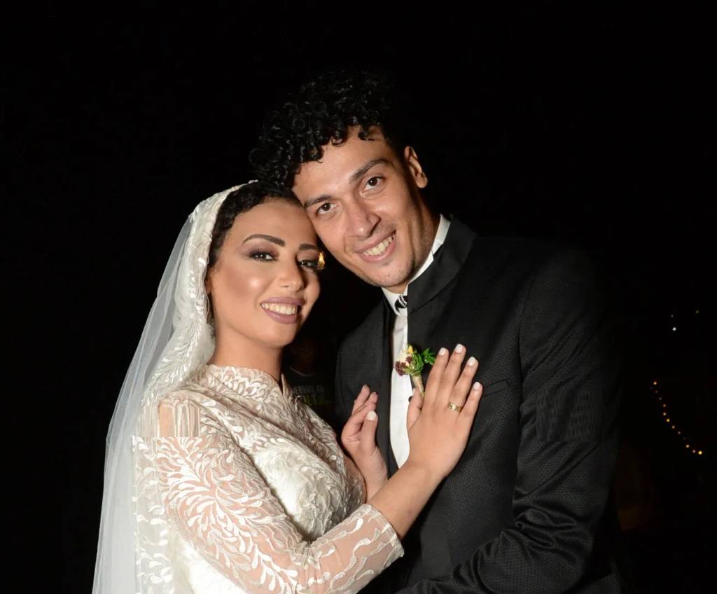 نجم مصري يثير الجدل بقبوله زواج إبنته بسرعة.. الأسباب مؤثرة