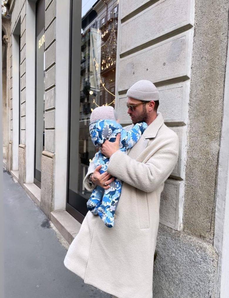 ابن كيفانش تاتليتوغ الوسيم يلفت الأنظار في عيد ميلاده الثاني